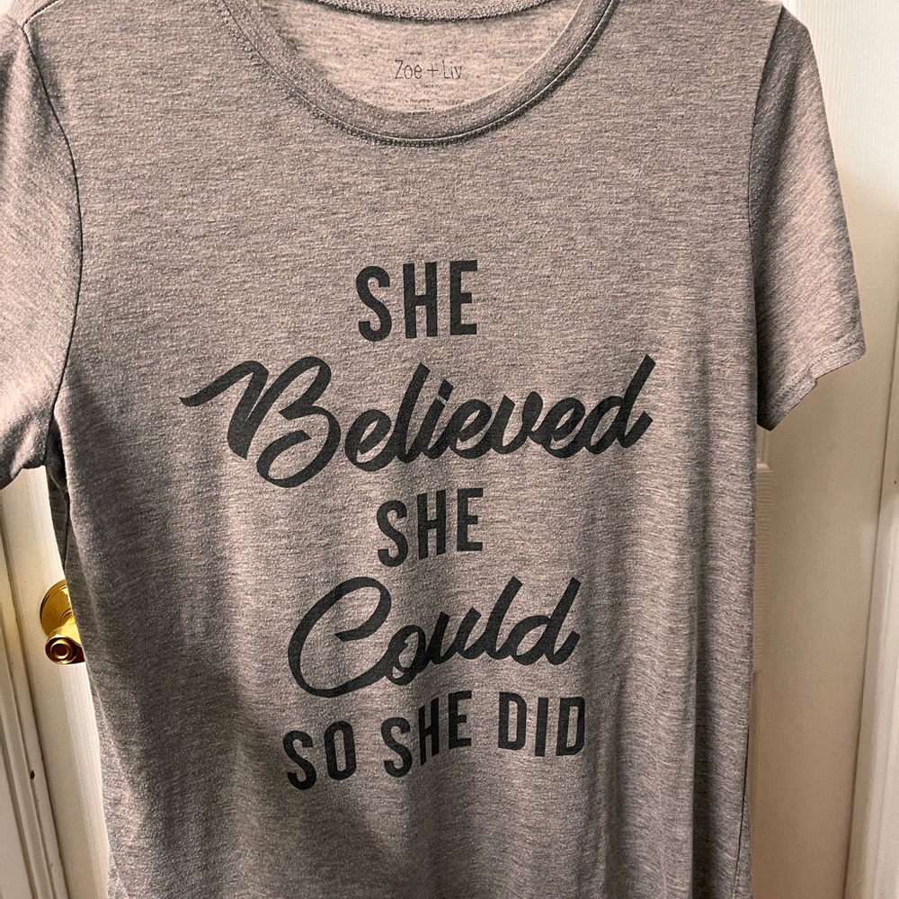 Zoe + Liv Gray Fitted Short Sleeve Tee